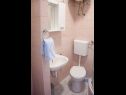 Apartments Ante - seaview A1(5), SA2(3), SA3(2+1) Brela - Riviera Makarska  - Studio apartment - SA3(2+1): bathroom with toilet