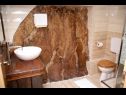 Holiday home Kris - quiet and romantic: H(8+2) Brela - Riviera Makarska  - Croatia - H(8+2): bathroom with toilet