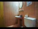 Apartments Lovre - close to the sea : A1(6), A2(4+1) prizemlje, A3(5) Brela - Riviera Makarska  - Apartment - A1(6): bathroom with toilet