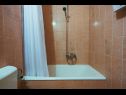 Apartments Lovre - close to the sea : A1(6), A2(4+1) prizemlje, A3(5) Brela - Riviera Makarska  - Apartment - A1(6): bathroom with toilet