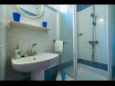 Apartments Lovre - close to the sea : A1(6), A2(4+1) prizemlje, A3(5) Brela - Riviera Makarska  - Apartment - A3(5): bathroom with toilet