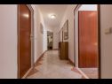 Apartments Ruze - 200 m from sea : A1(6+1), A2(8+1) Brela - Riviera Makarska  - Apartment - A1(6+1): hallway
