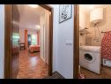 Apartments Robert - sea view : A1(4+1), A2(4+2) Brela - Riviera Makarska  - Apartment - A1(4+1): bathroom with toilet