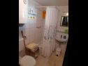 Apartments Danka - afordable and at the beach: SA1(2+1) Brist - Riviera Makarska  - Studio apartment - SA1(2+1): bathroom with toilet