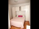 Apartments Ivi - 100 m from pebble beach: A1(2+2), A2(2+2), A3(2+2), A4(4+4), A5(2+2) Drasnice - Riviera Makarska  - Apartment - A5(2+2): bedroom