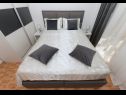 Apartments Ivi - 100 m from pebble beach: A1(2+2), A2(2+2), A3(2+2), A4(4+4), A5(2+2) Drasnice - Riviera Makarska  - Apartment - A2(2+2): bedroom