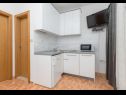 Apartments Ivi - 100 m from pebble beach: A1(2+2), A2(2+2), A3(2+2), A4(4+4), A5(2+2) Drasnice - Riviera Makarska  - Apartment - A3(2+2): kitchen
