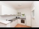 Apartments Ivi - 100 m from pebble beach: A1(2+2), A2(2+2), A3(2+2), A4(4+4), A5(2+2) Drasnice - Riviera Makarska  - Apartment - A4(4+4): kitchen