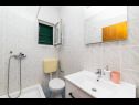 Apartments Gloria - 5 min to the beach : SA1(3+1), SA2(3), SA3(3), SA4(4), SA5(3), SA6(3), SA7(2), A8(6+4) Gradac - Riviera Makarska  - Studio apartment - SA6(3): bathroom with toilet