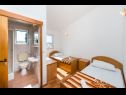 Apartments Gloria - 5 min to the beach : SA1(3+1), SA2(3), SA3(3), SA4(4), SA5(3), SA6(3), SA7(2), A8(6+4) Gradac - Riviera Makarska  - Apartment - A8(6+4): bedroom
