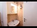 Apartments Goge - 90 m from the beach: A1(4), SA2(2) Gradac - Riviera Makarska  - Apartment - A1(4): bathroom