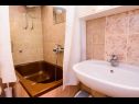 Apartments Goge - 90 m from the beach: A1(4), SA2(2) Gradac - Riviera Makarska  - Apartment - A1(4): bathroom