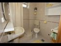 Apartments Durda1 - 50 m from beach: A1(2+2), B2(2+2), C3(2+1) Igrane - Riviera Makarska  - Apartment - A1(2+2): bathroom with toilet