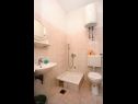 Apartments Sunny - quiet and relaxing A1(2+2), A2(2+1) Makarska - Riviera Makarska  - Apartment - A2(2+1): bathroom with toilet