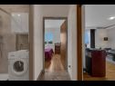 Apartments Josip - panoramic sea view & parking: A1(4+2) Makarska - Riviera Makarska  - Apartment - A1(4+2): hallway