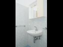 Apartments Željko - spacious and affordable A1(6+2), SA2(2), SA3(2), SA4(2+1) Makarska - Riviera Makarska  - Studio apartment - SA2(2): bathroom with toilet