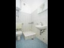 Apartments Željko - spacious and affordable A1(6+2), SA2(2), SA3(2), SA4(2+1) Makarska - Riviera Makarska  - Studio apartment - SA3(2): bathroom with toilet