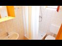 Apartments Bor - with great view: A1(4+2)Garbin, SA2(2)Levant Makarska - Riviera Makarska  - Studio apartment - SA2(2)Levant: bathroom with toilet