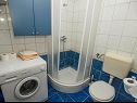 Apartments Mila - 2 bedrooms and free parking: A4(4+1), A5(5) Makarska - Riviera Makarska  - Apartment - A5(5): bathroom with toilet