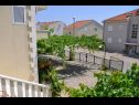 Apartments Ivi - big parking and courtyard SA2(3), SA3(2+2), SA4(2+2), SA5(2+2), SA6(2+2) Makarska - Riviera Makarska  - courtyard