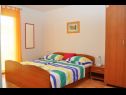 Apartments Ivi - big parking and courtyard SA2(3), SA3(2+1), SA4(2+1), SA5(2+1), SA6(2+1) Makarska - Riviera Makarska  - Studio apartment - SA2(3): bedroom