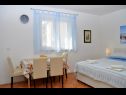 Apartments Ivi - big parking and courtyard SA2(3), SA3(2+1), SA4(2+1), SA5(2+1), SA6(2+1) Makarska - Riviera Makarska  - Studio apartment - SA4(2+1): bedroom