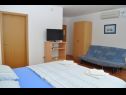 Apartments Ivi - big parking and courtyard SA2(3), SA3(2+2), SA4(2+2), SA5(2+2), SA6(2+2) Makarska - Riviera Makarska  - Studio apartment - SA4(2+2): bedroom