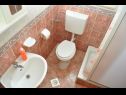 Apartments Ivi - big parking and courtyard SA2(3), SA3(2+2), SA4(2+2), SA5(2+2), SA6(2+2) Makarska - Riviera Makarska  - Studio apartment - SA4(2+2): bathroom with toilet