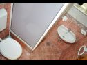 Apartments Ivi - big parking and courtyard SA2(3), SA3(2+1), SA4(2+1), SA5(2+1), SA6(2+1) Makarska - Riviera Makarska  - Studio apartment - SA5(2+1): bathroom with toilet