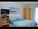 Apartments Ivi - big parking and courtyard SA2(3), SA3(2+1), SA4(2+1), SA5(2+1), SA6(2+1) Makarska - Riviera Makarska  - Studio apartment - SA5(2+1): bedroom