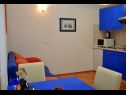 Apartments Ivi - big parking and courtyard SA2(3), SA3(2+1), SA4(2+1), SA5(2+1), SA6(2+1) Makarska - Riviera Makarska  - Studio apartment - SA6(2+1): kitchen and dining room