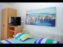 Apartments Ivi - big parking and courtyard SA2(3), SA3(2+1), SA4(2+1), SA5(2+1), SA6(2+1) Makarska - Riviera Makarska  - Studio apartment - SA6(2+1): bedroom