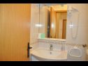 Apartments and rooms Ljuba - 130 meter from sea SA1(2), SA2(2), SA6(2), A4(2+1), R3(2+1), R7(2+1) Makarska - Riviera Makarska  - Studio apartment - SA1(2): bathroom with toilet