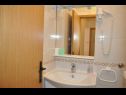 Apartments and rooms Ljuba - 130 meter from sea SA1(2), SA2(2+1), SA6(2+1), A4(2+1), R3(2+1), R7(2+1) Makarska - Riviera Makarska  - Studio apartment - SA2(2+1): bathroom with toilet