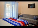Apartments and rooms Ljuba - 130 meter from sea SA1(2), SA2(2), SA6(2), A4(2+1), R3(2+1), R7(2+1) Makarska - Riviera Makarska  - Room - R7(2+1): living room