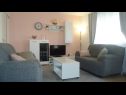 Apartments Fila - large & close to the beach: A1(5) Makarska - Riviera Makarska  - Apartment - A1(5): living room