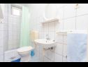 Apartments Tomislava - ground floor apartments: A1(2+1), A2(2+3) Makarska - Riviera Makarska  - Apartment - A2(2+3): bathroom with toilet