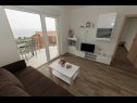 Apartments Mat A1(2+2), A2(2+1), SA3(2), A4(2+2), A5(2+2), SA6(2), A7(2+2), A8(2+2), SA9(2) Makarska - Riviera Makarska  - Apartment - A7(2+2): living room