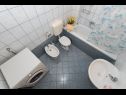 Apartments Stan - with pool : A1(4) Makarska - Riviera Makarska  - Apartment - A1(4): bathroom with toilet