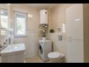 Apartments Ivan - sea view : A1(4+1), A2(4+1), A3(4+1) Makarska - Riviera Makarska  - Apartment - A1(4+1): bathroom with toilet
