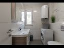 Apartments Ivan - sea view : A1(4+1), A2(4+1), A3(4+1) Makarska - Riviera Makarska  - Apartment - A3(4+1): bathroom with toilet