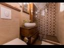 Apartments Sen - 130 m from sea : A1(8) Makarska - Riviera Makarska  - Apartment - A1(8): bathroom with toilet