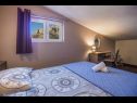Apartments Brane A1(4) Makarska - Riviera Makarska  - Apartment - A1(4): bedroom