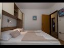 Apartments Pero - sea view : A1(4) Makarska - Riviera Makarska  - Apartment - A1(4): bedroom