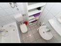 Apartments Ruza A1(4), A2(4), A3(4), A4(3+2), SA5(2), SA6(2+1), SA7(2), A8(2+2) Makarska - Riviera Makarska  - Apartment - A2(4): bathroom with toilet