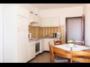Apartments Ruza A1(4), A2(4), A3(4), A4(3+2), SA5(2), SA6(2+1), SA7(2), A8(2+2) Makarska - Riviera Makarska  - Apartment - A3(4): kitchen and dining room