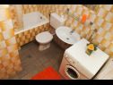 Apartments Ruza A1(4), A2(4), A3(4), A4(3+2), SA5(2), SA6(2+1), SA7(2), A8(2+2) Makarska - Riviera Makarska  - Apartment - A3(4): bathroom with toilet