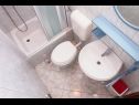 Apartments Ruza A1(4), A2(4), A3(4), A4(3+2), SA5(2), SA6(2+1), SA7(2), A8(2+2) Makarska - Riviera Makarska  - Studio apartment - SA7(2): bathroom with toilet