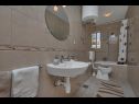 Apartments Petar - 200 m from beach: A1(4) Makarska - Riviera Makarska  - Apartment - A1(4): bathroom with toilet