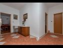 Apartments Ruzi - family and friends: A1(9+2) Makarska - Riviera Makarska  - Apartment - A1(9+2): hallway